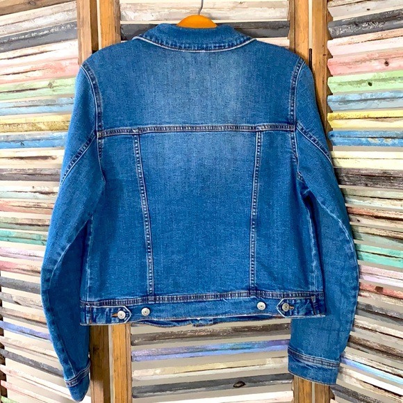 Denim jacket medium blue color. - Picture 2 of 12